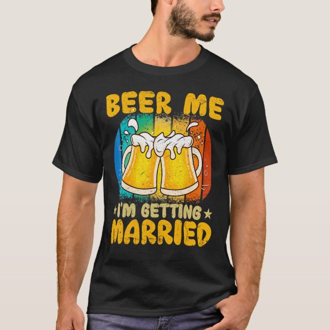Camiseta Beer-me, vou casar-me com o Solteiro do noivo. (Frente)