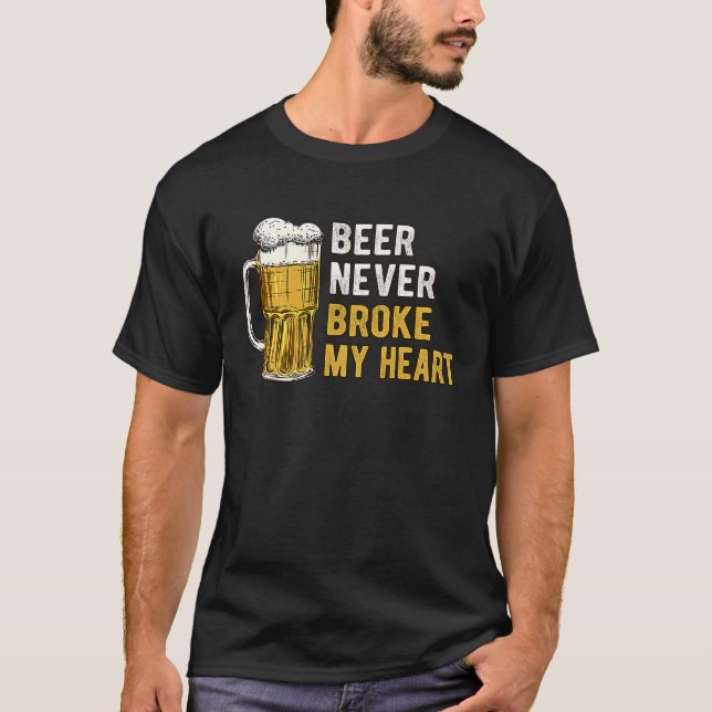 Camiseta Beer Never Broke My Heart Single Beer Drinking (Frente)