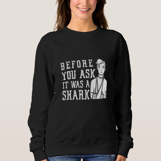 Camiseta Before You Ask It Was A Shark Broken Arm Fracture (Frente)