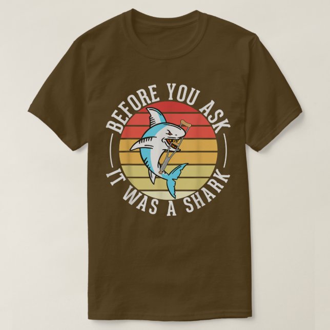 Camiseta Before You Ask It Was A Shark Broken Leg  (Frente do Design)