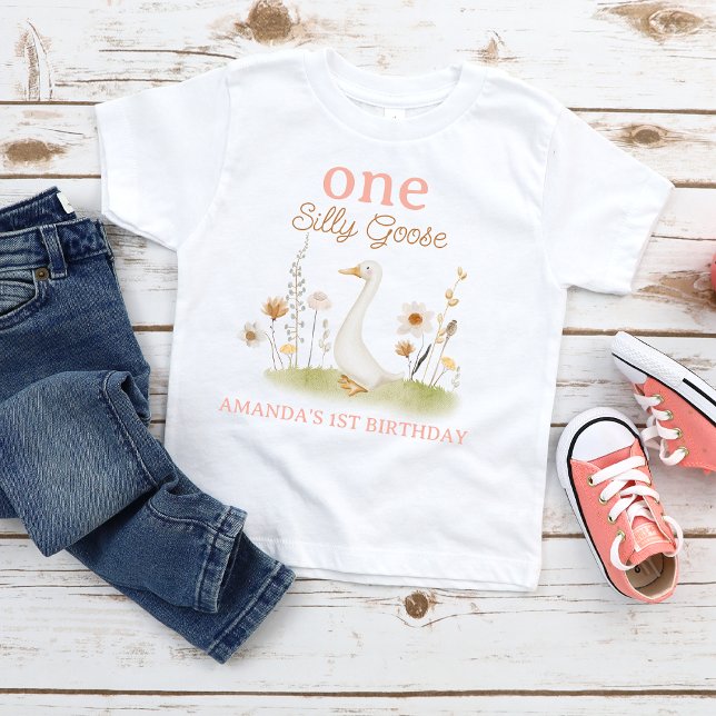 Camiseta Bege Rústico Floral Um Ganso Tolo Aniversário de 1 (One Silly Goose 1st Birthday T-shirt Girl, Personalized Girls First Birthday T-shirt Silly Goose,)