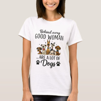 Camiseta Behind Every Good Woman Are A Lot Of Dogs 