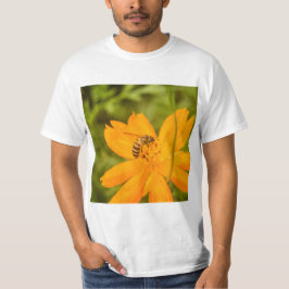 Camiseta Beija-flor abelhão em um Cosmos de Enxofre