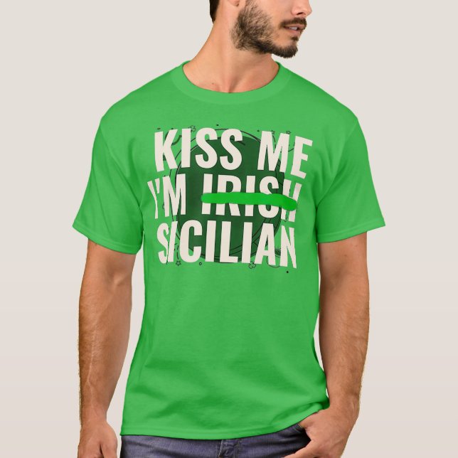 Camiseta Beija-Me Im Irish Sicilian Funny Sicily Dia Da Rua (Frente)