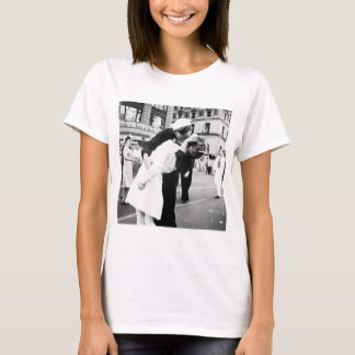 Camiseta Beijando a guerra adeus