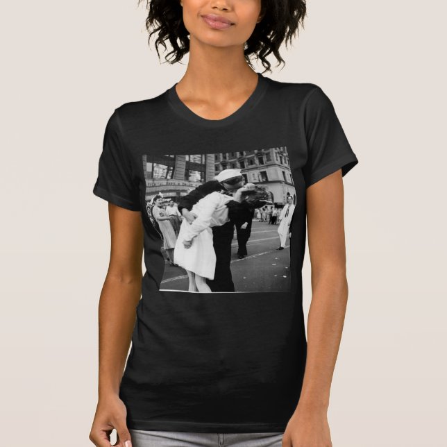 Camiseta Beijando o beijo legendário da guerra adeus (Frente)