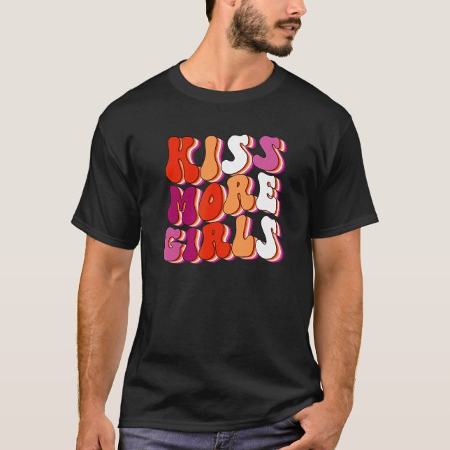 Camiseta Beije Mais Meninas Orgulho Lésbico Sinalizador LGB (Frente)