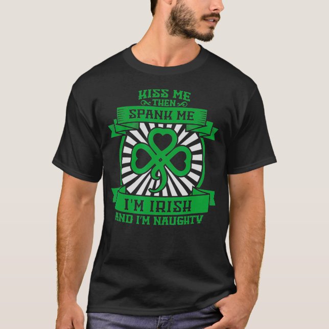 Camiseta Beije-Me Então Me Espanque Im Irish Im Naughn Clov (Frente)
