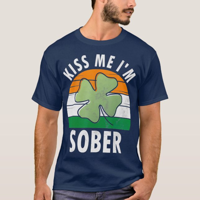 Camiseta Beije-Me Im Sober Funny Saint Patricks Day Gift (Frente)