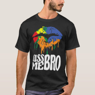 Camiseta Beije-me Mano Gay Rainbow Mouth para Beijar pelo O
