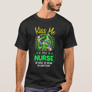 Camiseta Beije-me Sou uma enfermeira Irlandesa Gnomo de Dia