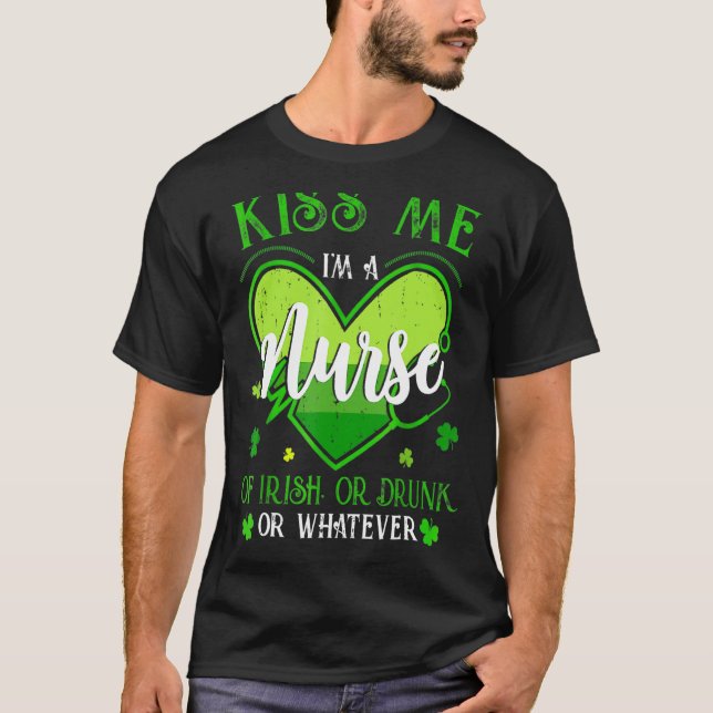 Camiseta Beije-Me Sou Uma Enfermeira Rua Irlandesa Patrick  (Frente)