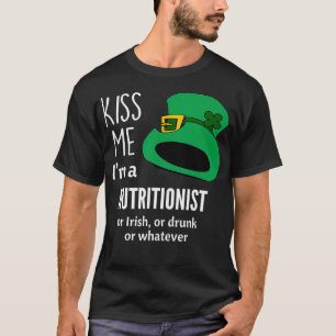 Camiseta Beije-me Um Nutricionista ou Irlandês ou Bebado o