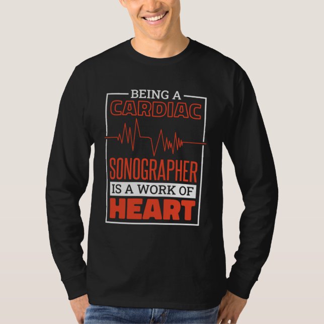 Camiseta Being A Cardiac Sonographer Is A Work Of Heart Car (Frente)