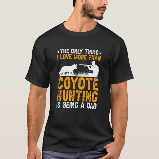 Camiseta Being A Dad Coyote Hunting Coyote Hunter (Frente)