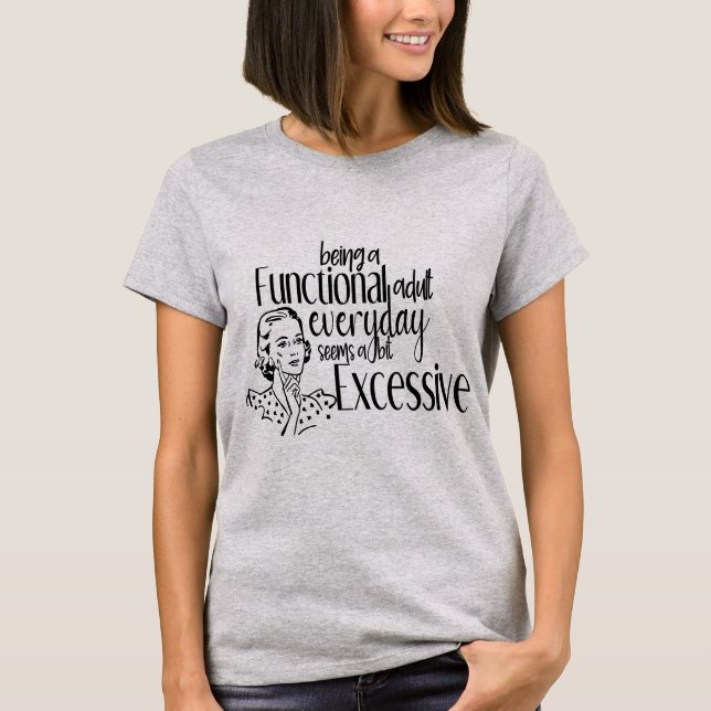 Camiseta Being a Functional Adult Everyday Seems Excessive (Frente)