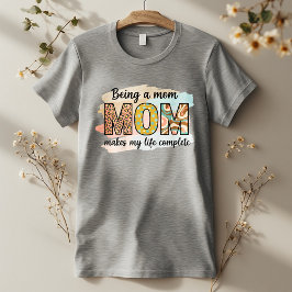 Camiseta Being a Mom Makes My Life Complete – Cute Mom