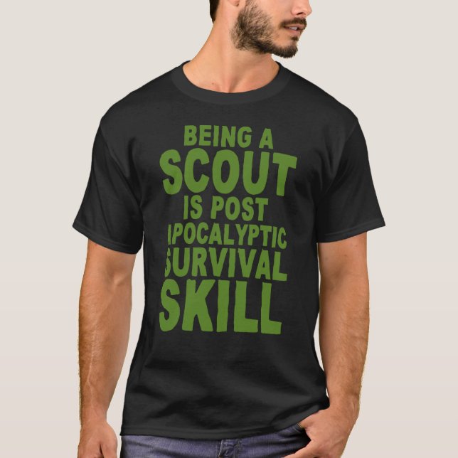 Camiseta Being A Scout Is Post Apocalyptic Survival Skill (Frente)