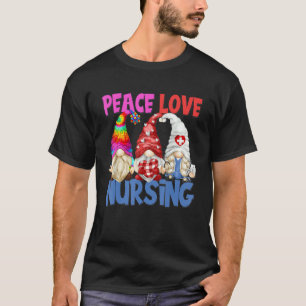 Camiseta Bela Mãe Enfermeira Estetoscópio Gnomos Paz Amor E