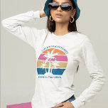 Camiseta Bela viagem de praia costeira de longa manga femin<br><div class="desc">Esta camiseta longa de manga de uma palmeira tropical giratória, é perfeita para uma viagem de praia de verão com seus amigos universitários ou um navio de cruzeiro divertido para tirar férias com a família. Personalize um conjunto de camisetas personalizadas para o seu grupo que vai até a costa ou...</div>
