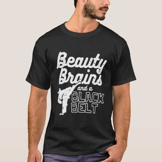 Camiseta Beleza Crença Negra Belt Ponytail Kick Taekwondo (Frente)