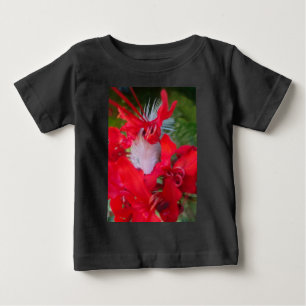 Camiseta Beleza Delicada: Flor Vermelho com Pena Branca