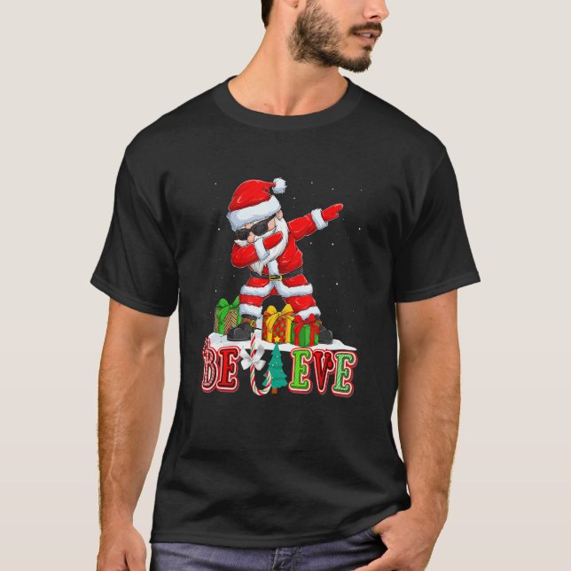 Camiseta Believe Christmas  Dabbing Santa Pajamas For Famil (Frente)