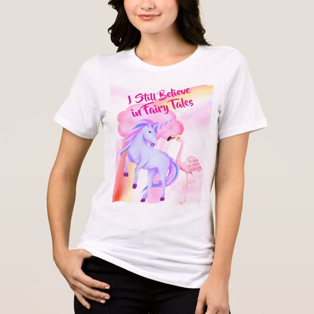Camiseta Believe in Fairytales Unicorn Rainbow Flamingo (Frente)