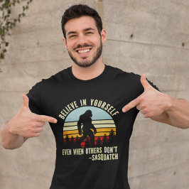 Camiseta Believe In Yourself Sasquatch Funny Motivational