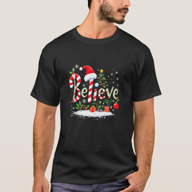Camiseta Believe Santa Believer Christmas Candy Cane Xmas F (Frente)