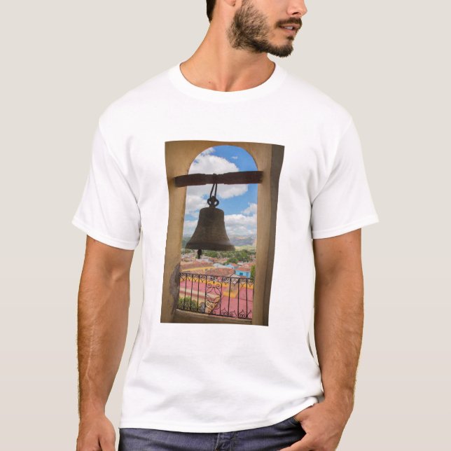 Camiseta Bell em uma torre de igreja, Cuba (Frente)