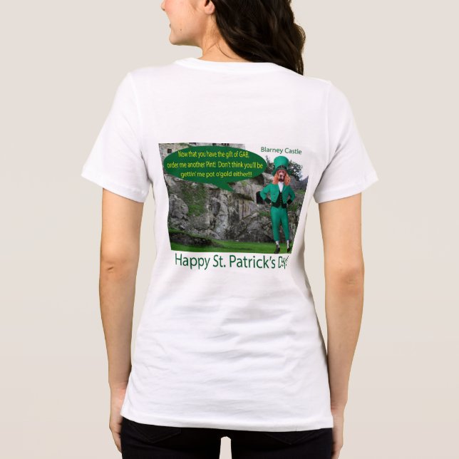 camiseta bella feminina. Dia de São Patrício feliz (Verso)
