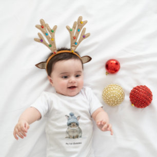 Camiseta belo coelho vestindo um chapéu de inverno, persona