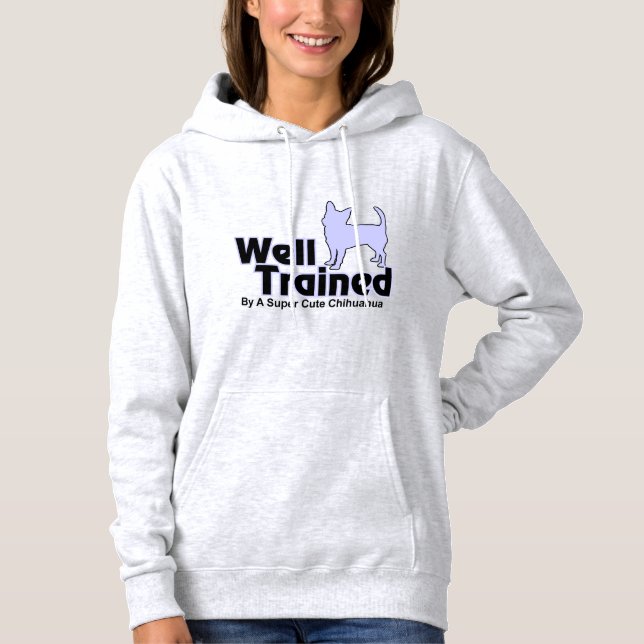 Camiseta Bem treinado por um Hoodie de mulheres Chihuahua (Frente)