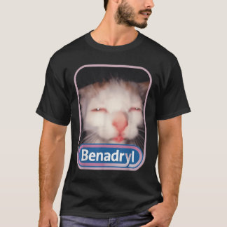 Camiseta Benadryl Meme Cat Benny Cute & Engraçado