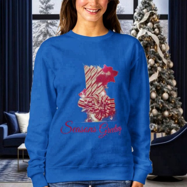 Camiseta Beribboned Holiday Candle (This holiday sweatshirt, beats the traditional ugly sweater, in style and design!)