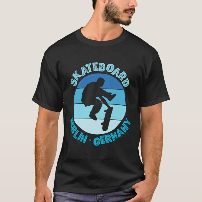 Camiseta Berlim Alemanha Skateboardista Urna Skate  (Frente)
