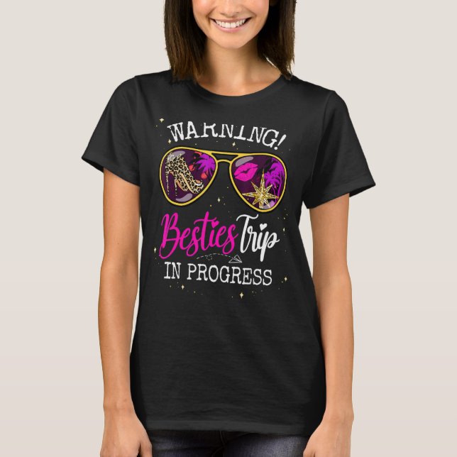 Camiseta Besties Fim De Semana, Aviso De Férias Viagem Rapa (Frente)