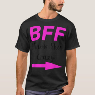 Camiseta BFF Eu Conheço Ela Maluca Correspondendo Amigos