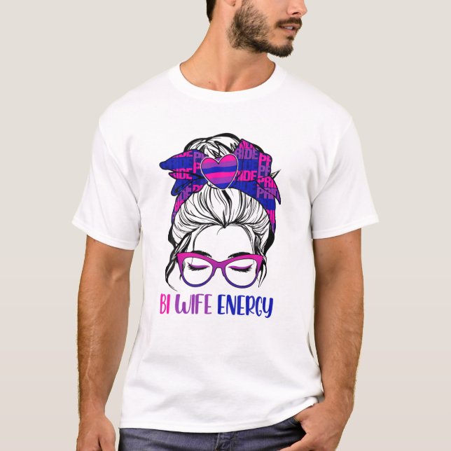 Camiseta Bi Wife Energy LGBTQ Bi Messy Bun LGBT Pride (Frente)