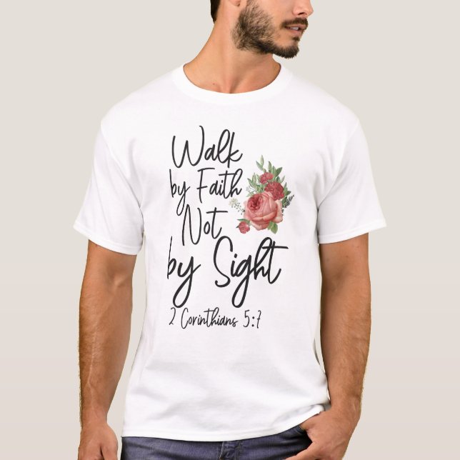 Camiseta Bíblia Verse Caminha Por Fé Não Pela Visão 2 (Frente)