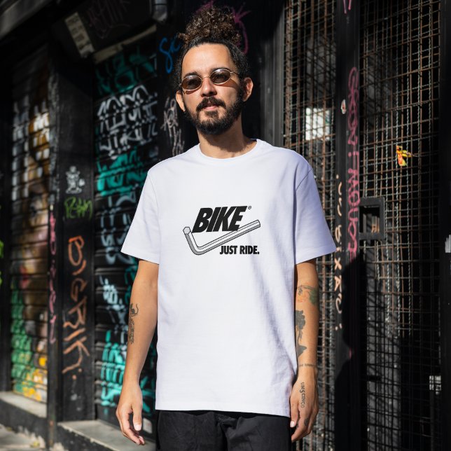 Camiseta Bicicleta. Apenas cavalgue. (Criador carregado)