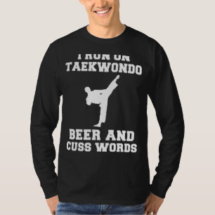 Camiseta Bicking, Sipping e Smirking! Taekwondo Beer & C