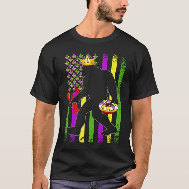 Camiseta Big Foot Mardi Gras King with American USA flag (Frente)