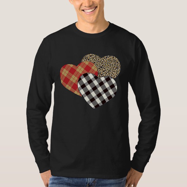 Camiseta Big Three Hearts Leopard Buffalo Plaid  Valentine' (Frente)