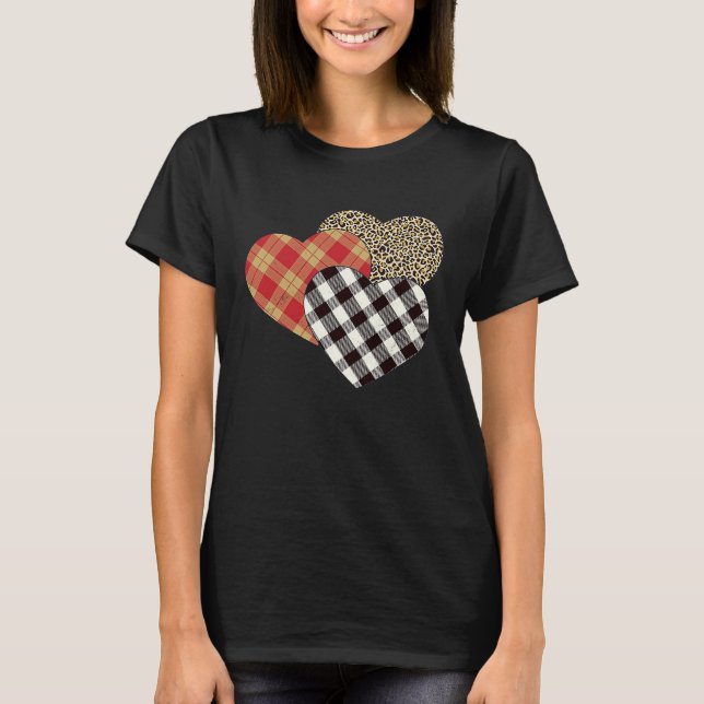 Camiseta Big Three Hearts Leopard Buffalo Plaid  Valentine' (Frente)