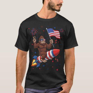 Camiseta Bigfoot 4 de Julho Foguete Patriótico e Fogos de A