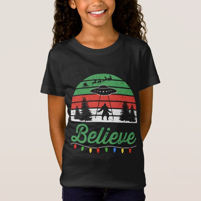 Camiseta Bigfoot Acredita em OVNI Aliens Santa Claus Reinde (Frente)