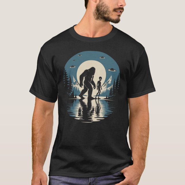 Camiseta Bigfoot Alien UFO Críptido Encontro Paranormal  (Frente)