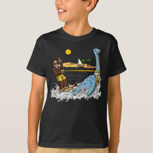 Camiseta Bigfoot Andando Loch Ness Monster Engraçado Conspi